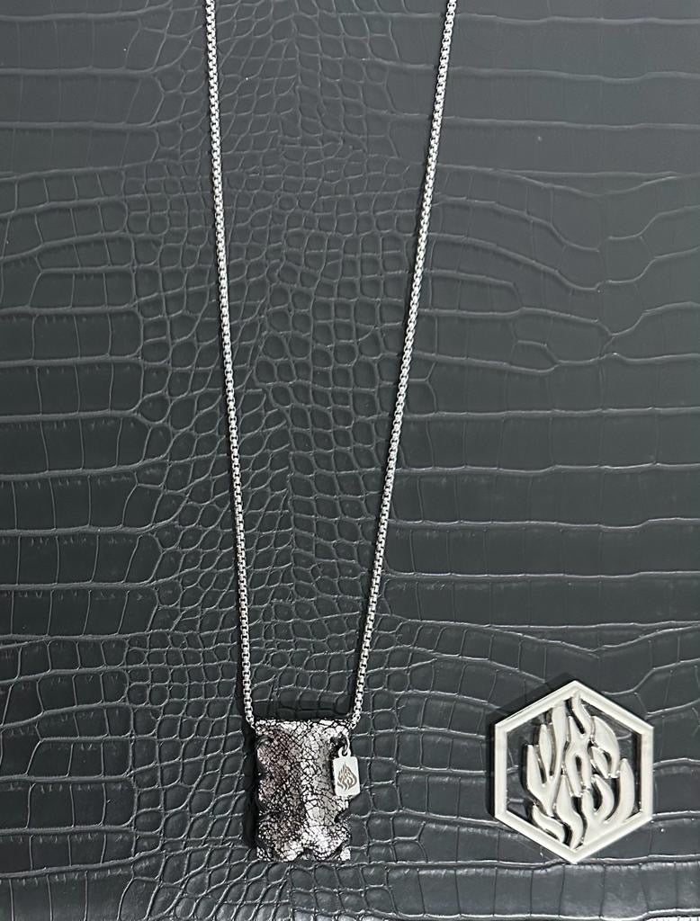 Petek Silver Black Cracked