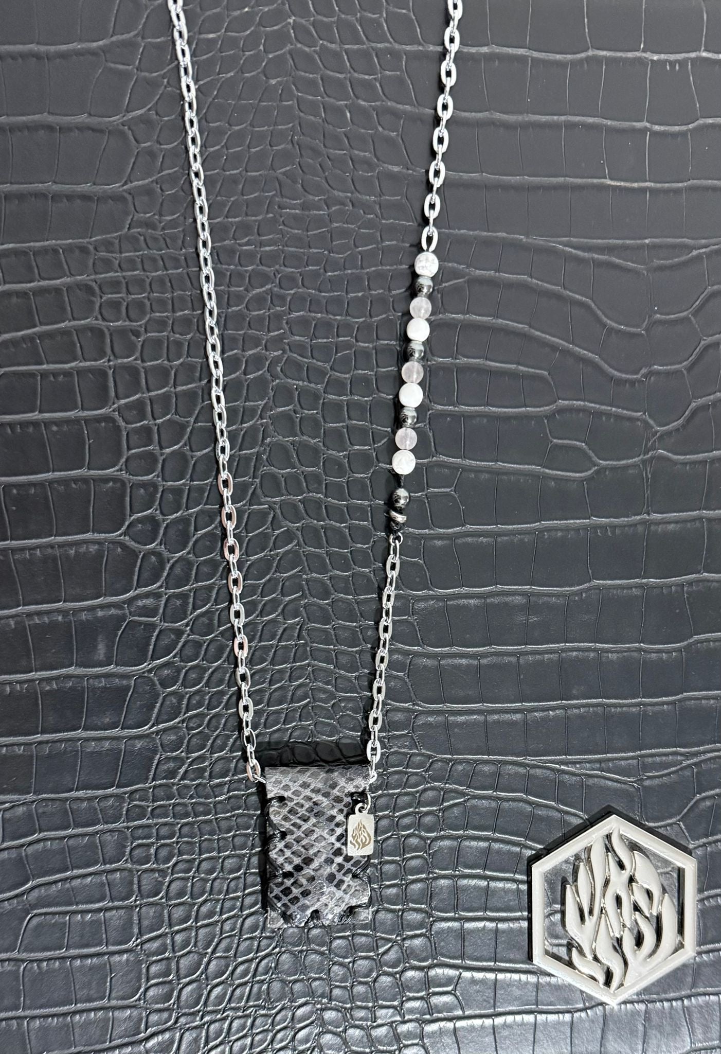 Petek Grey Chaîne + Perles 26’