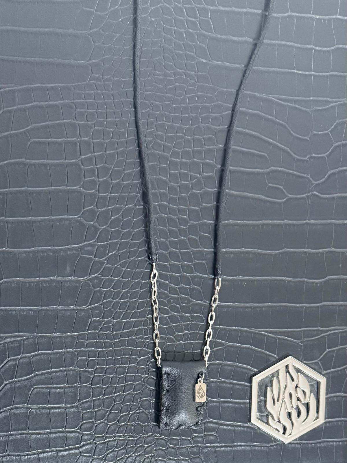Petek Black Chain Leather