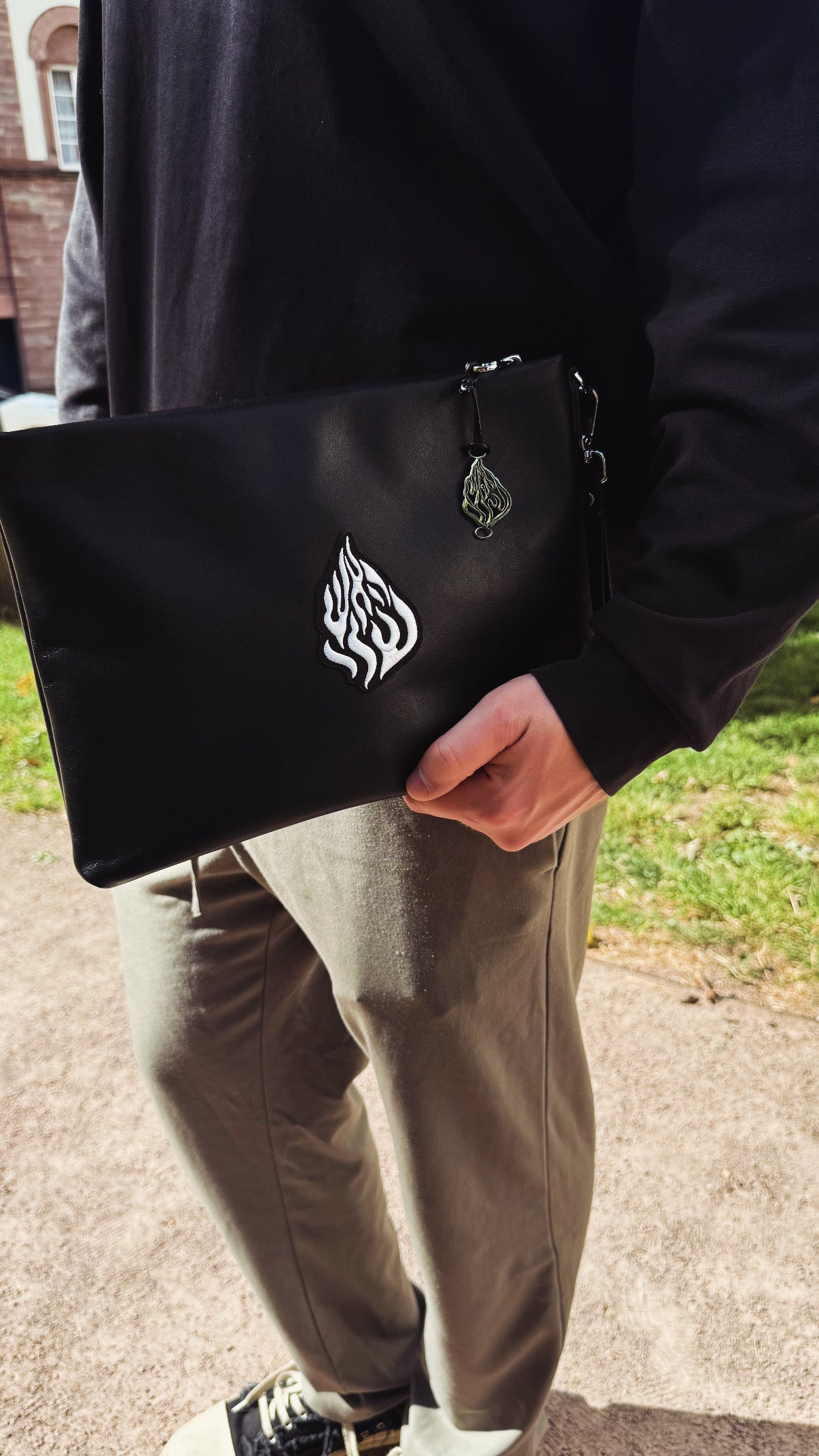 Pochette en cuir noir Breslev Gang