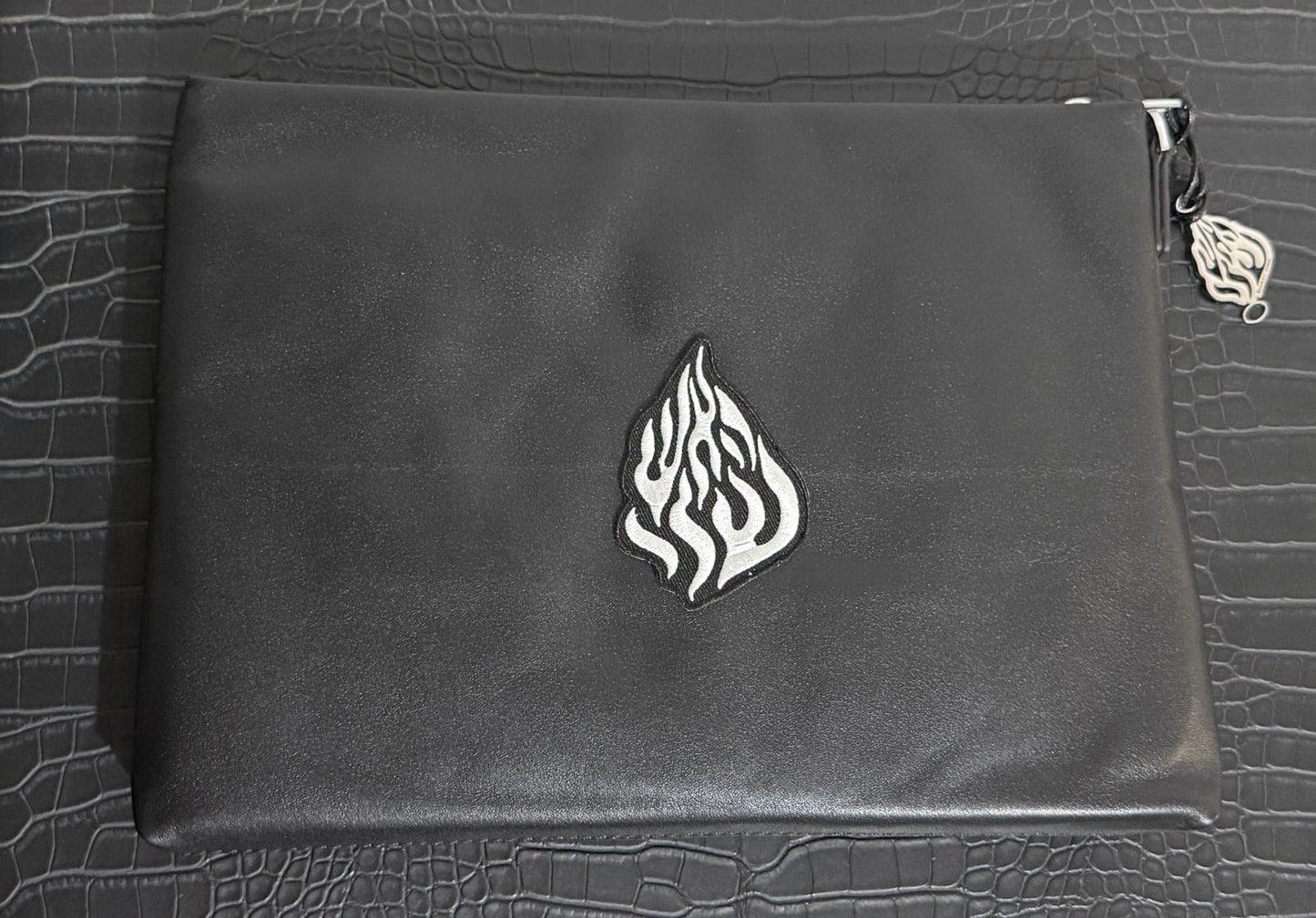 Pochette en cuir noir Breslev Gang